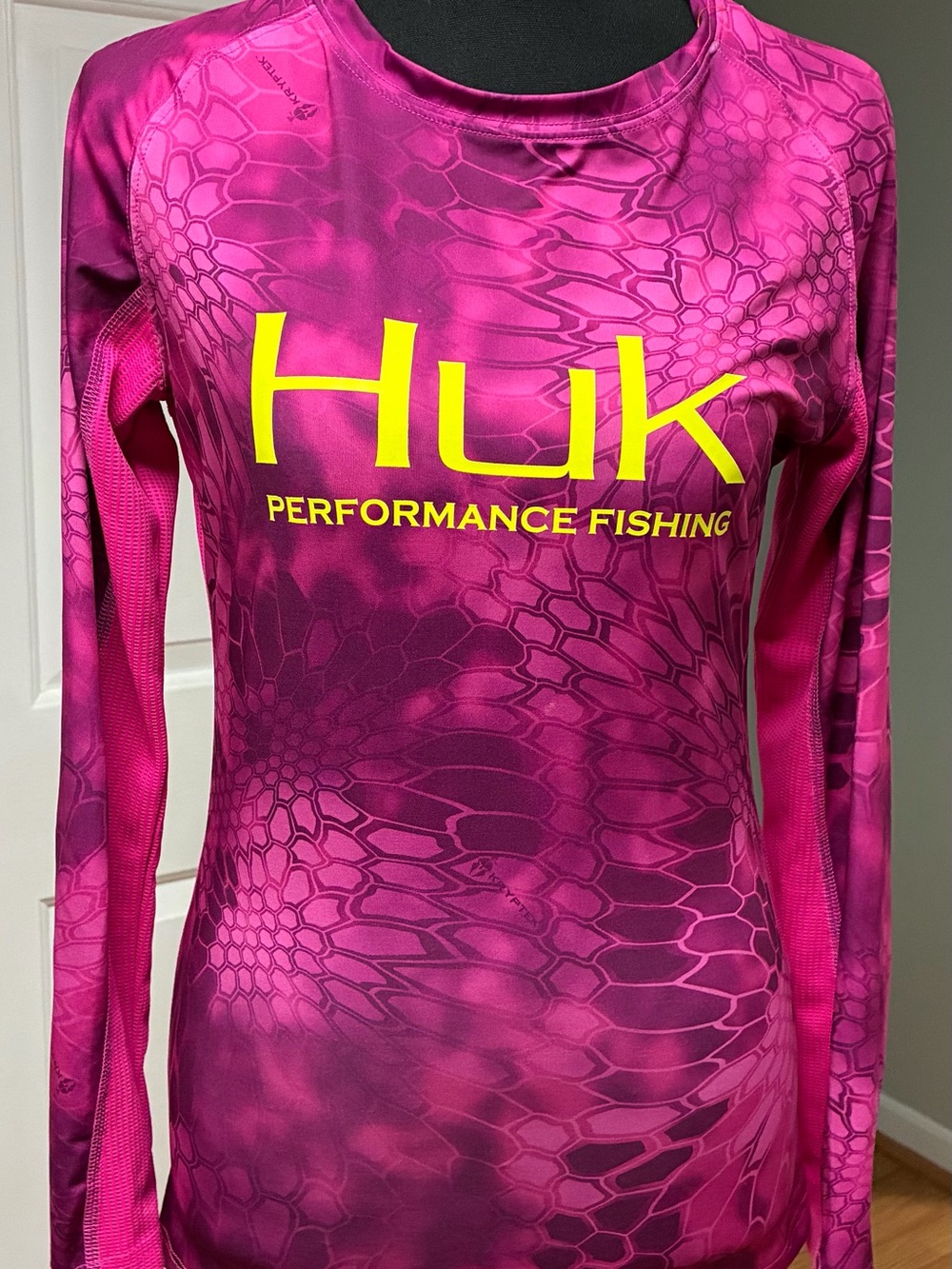 Huk Kryptek Icon Long Sleeve Performance Fishing Shirt Pink Small